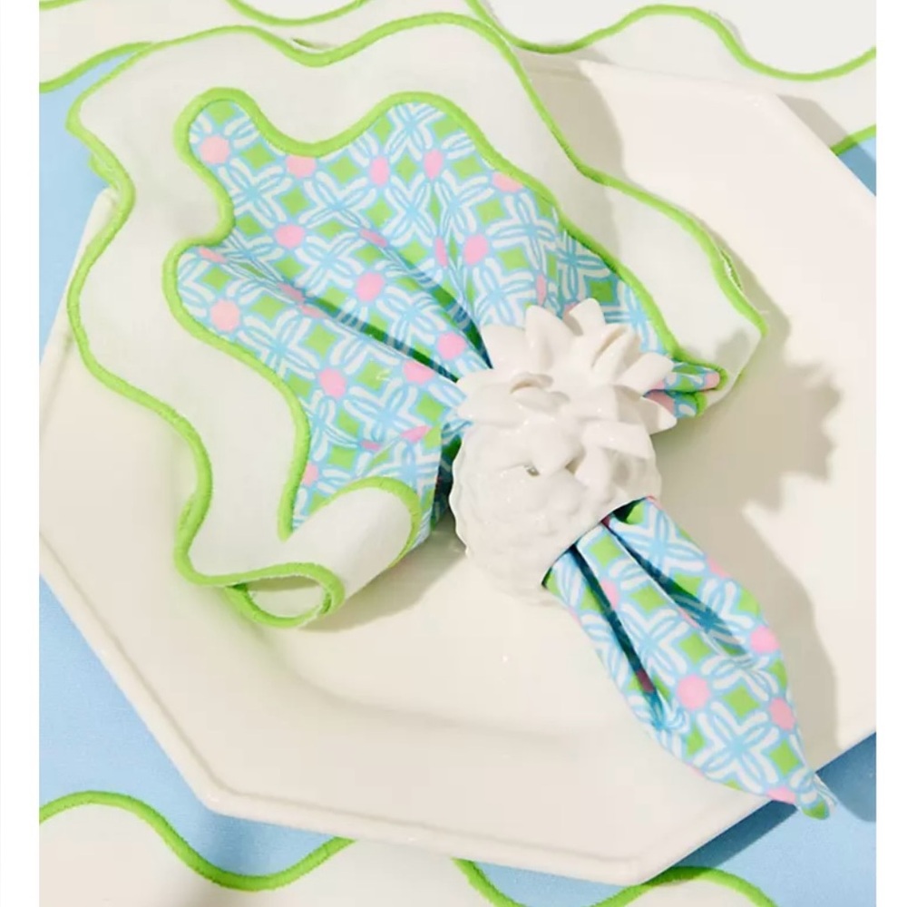 Set of four Lilly Pulitzer printed scallop blue & jade lime dinner napkins NWT